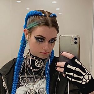 Meet your Posher, Hessiah